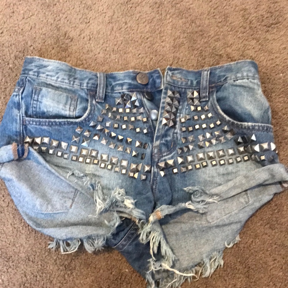 One x teaspoon studded shorts